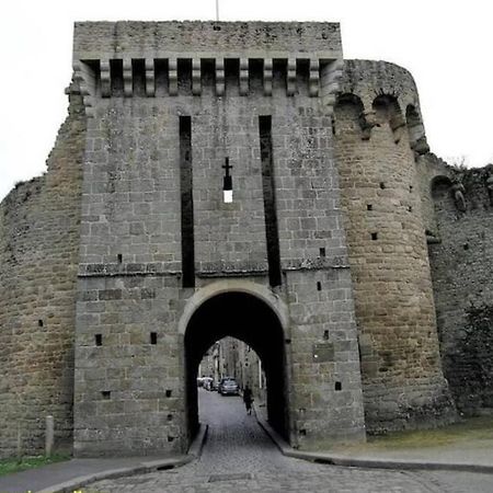 Charmant T1 Au Coeur Du Centre Historique De Dinan Exteriör bild