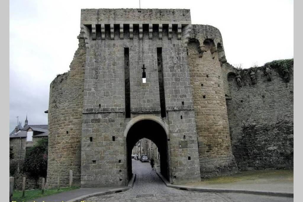 Charmant T1 Au Coeur Du Centre Historique De Dinan Exteriör bild